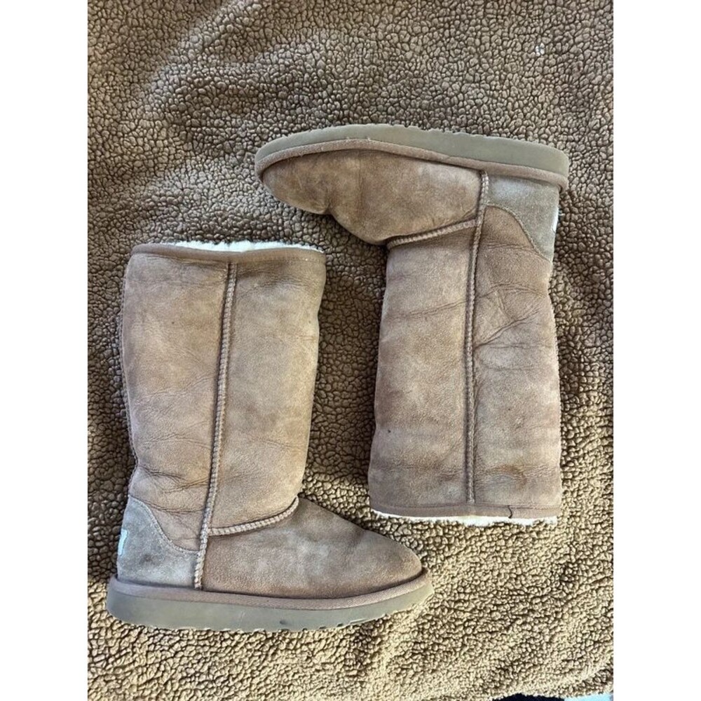 Y2K UGG Australia boots size 4
